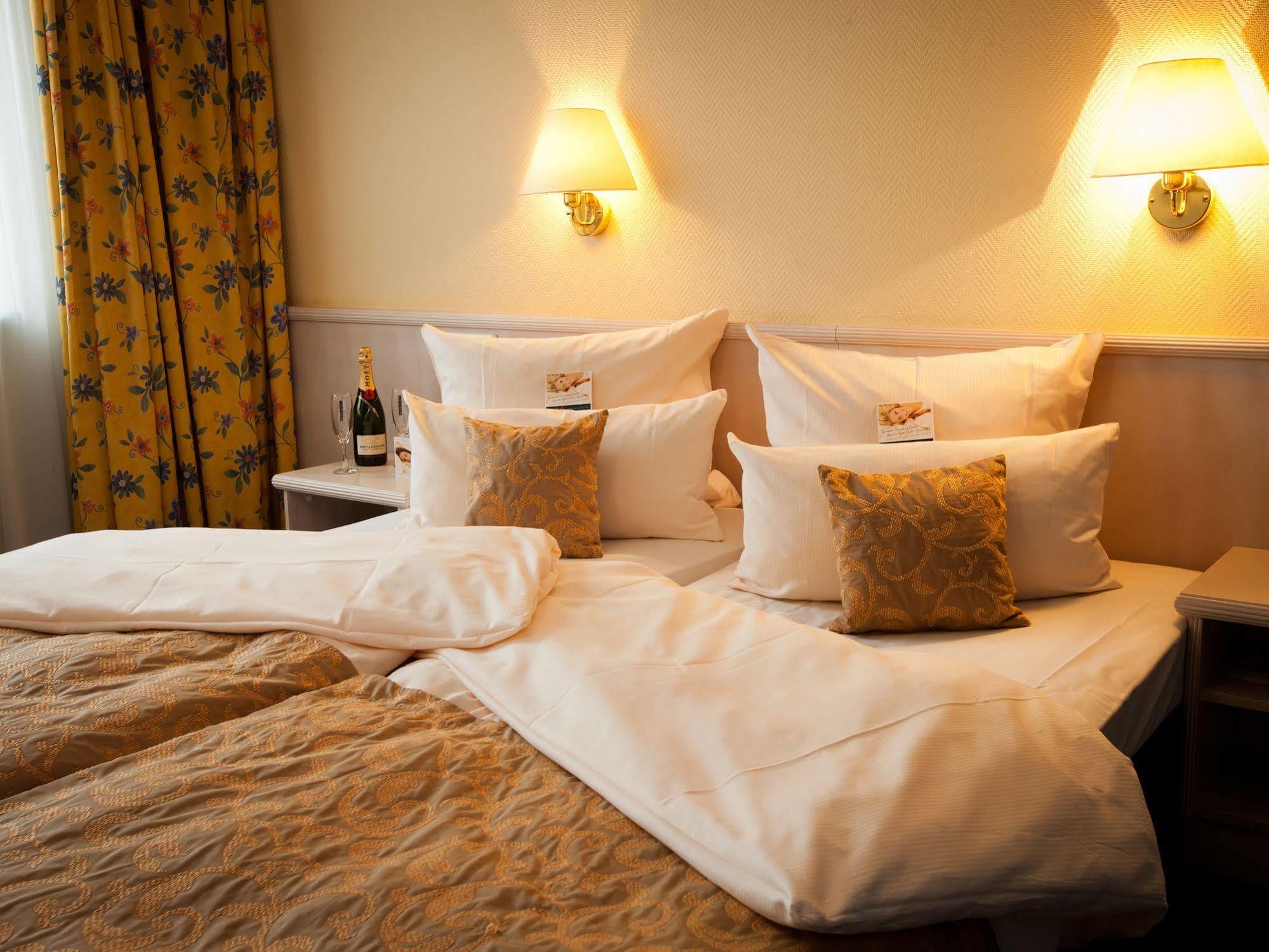 Hotel Traube Ruedesheim Rüdesheim am Rhein Esterno foto